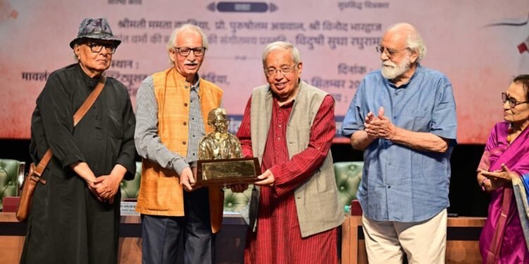 Ashok Vajpeyi conferred the ‘Shrikant Verma Shikhar Samman’ on the 95th Birth Anniversary of Shrikant Verma