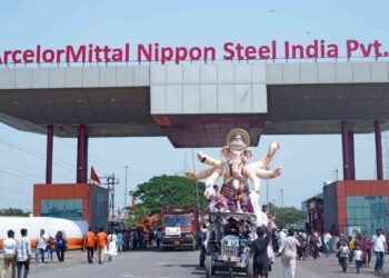 AM/NS India Partners with Surat Police for Sustainable Ganesh Visarjan in Hazira