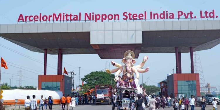 AM/NS India Partners with Surat Police for Sustainable Ganesh Visarjan in Hazira
