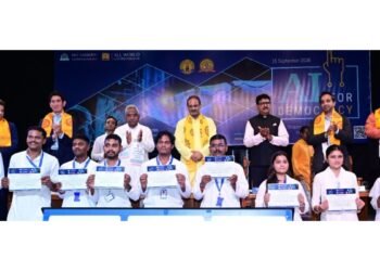 Global Experts Deliberate on Democracy in the Age of AI at DSVV