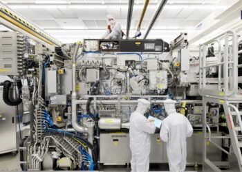 ASML Secures TSMC, Samsung, and Intel Commitments for Next-Generation EUV Chip Manufacturing