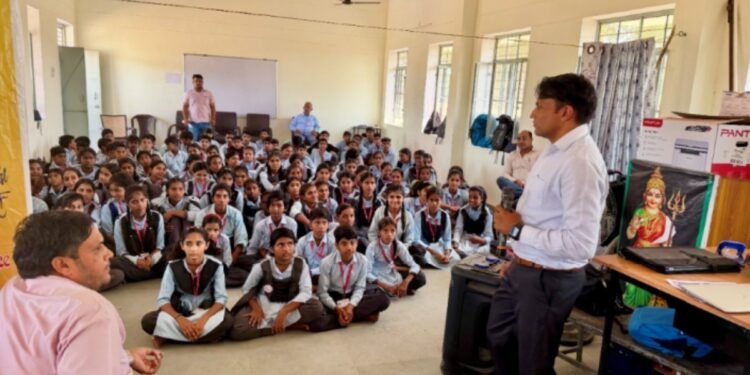 Jeevan Prasad Swami: Cyber Security Awareness Session at PM SHRI Chhapura Kalan, Students Receive Guidance for a Safer Digital Future