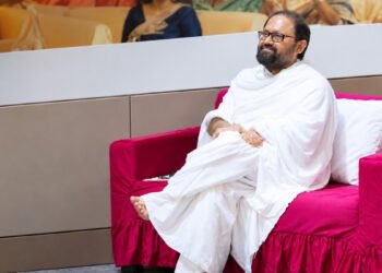 What Makes a Spiritual Guru in India Influential Beyond Religious Boundaries?