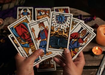 Beyond Predictions: How Tarot Is Becoming a Tool for Self-Reflection, Confidence and Everyday Decision-Making